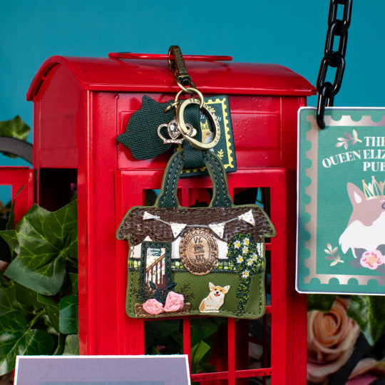 Vendula The Queen Elizabeth Pub Key Char