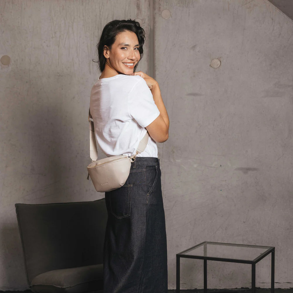 Black Caviar Handbag Chelsea Oatmeal