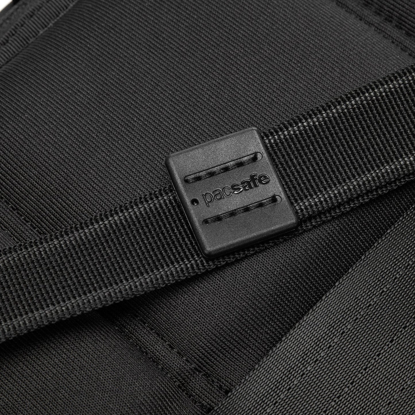 Pacsafe Back Pack 30635 Black