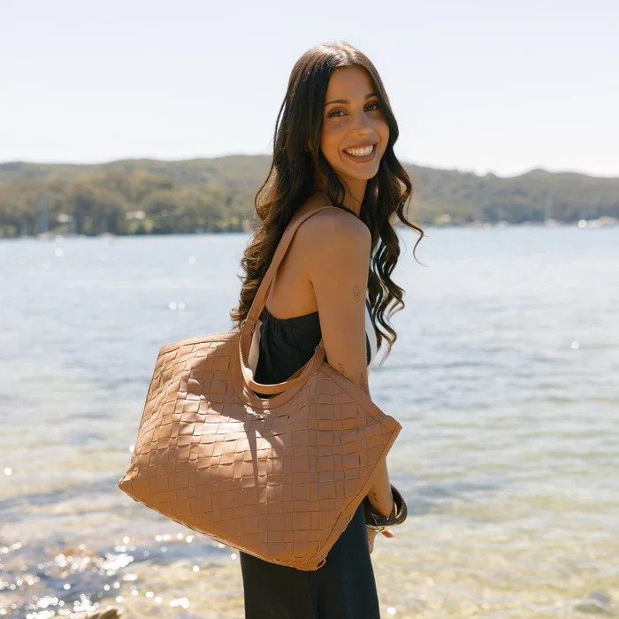 Black Caviar Handbag Solana Tan