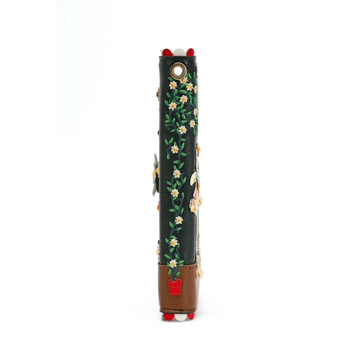 Vendula Farmhouse Pantry Universal Phone