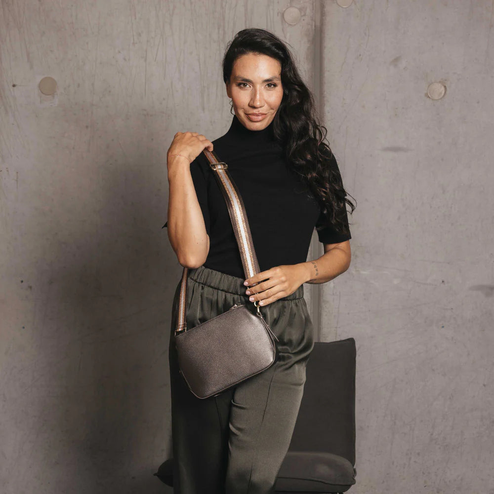 Black Caviar Handbag Daniella Pewter