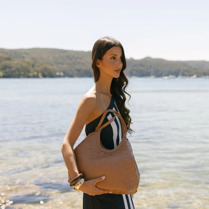 Black Caviar Handbag Solana Tan