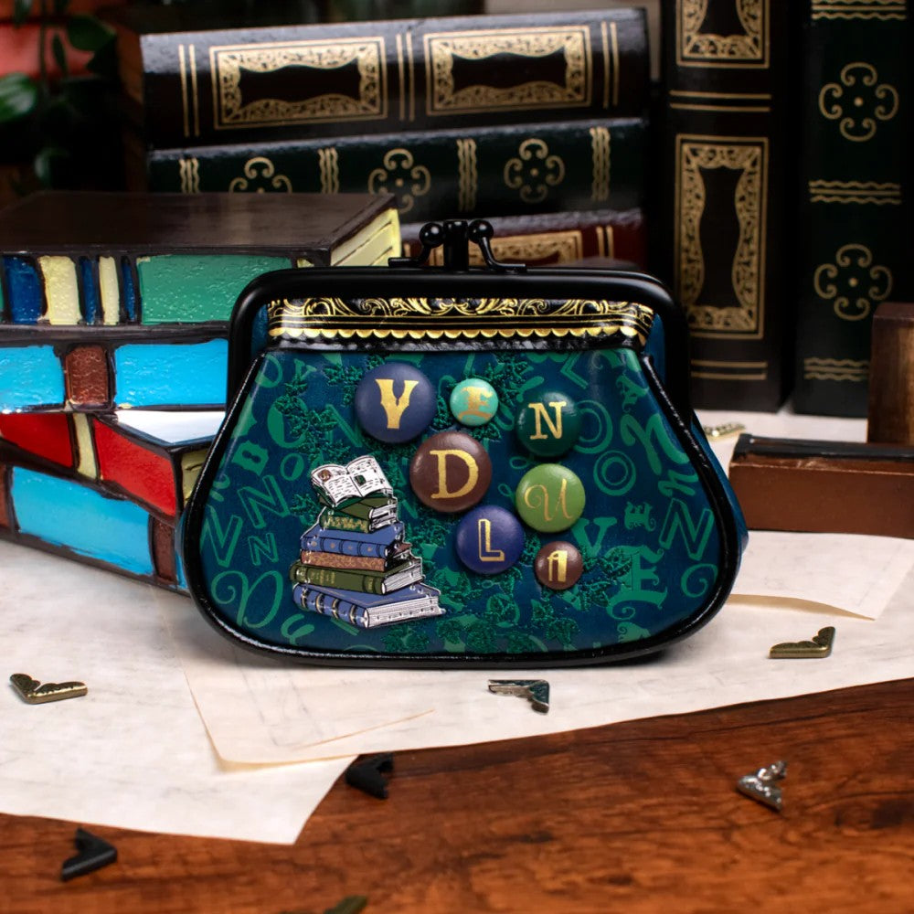 Vendula Between The Covers Clipper Coin